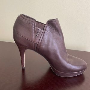 VINCE CAMUTO VC Elaina Dark Roast Nappa Ankle Booties Women's Size 7.5M